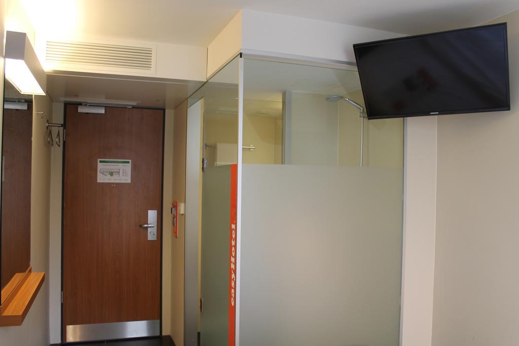 Easyhotel Frankfurt City Center Frankfurt am Main Quarto foto