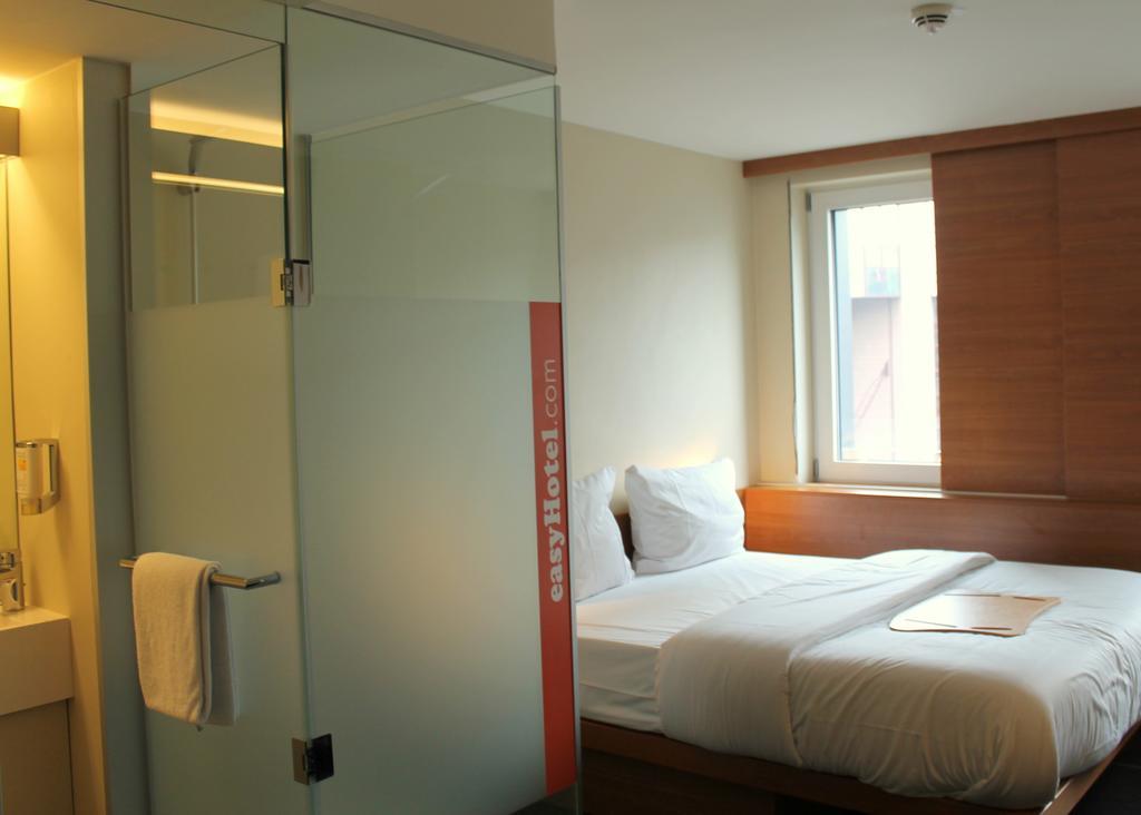Easyhotel Frankfurt City Center Frankfurt am Main Quarto foto